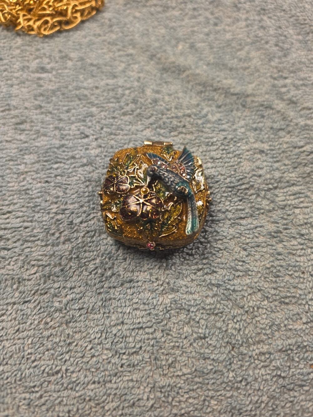 Monet Enamel Rhinestone Hummingbird And Flowers Trinket Box Vintage Gold Tone